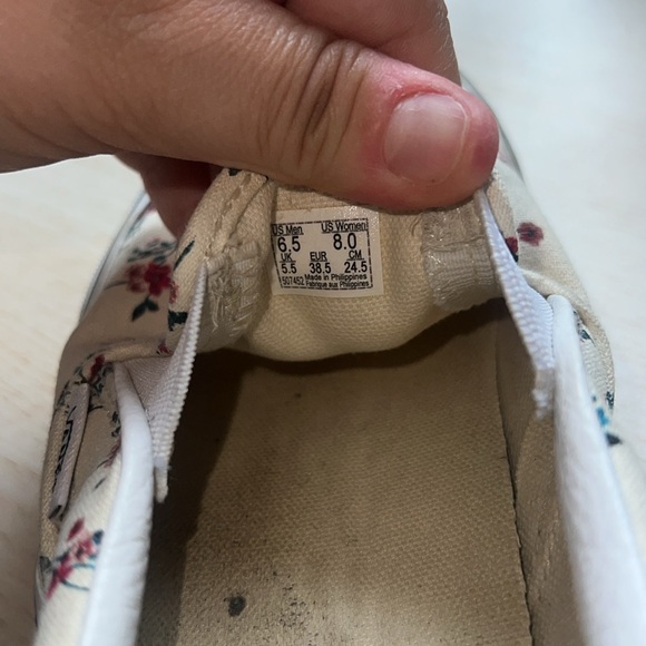 Vans woman’s size 8 lightly used - Picture 5 of 7